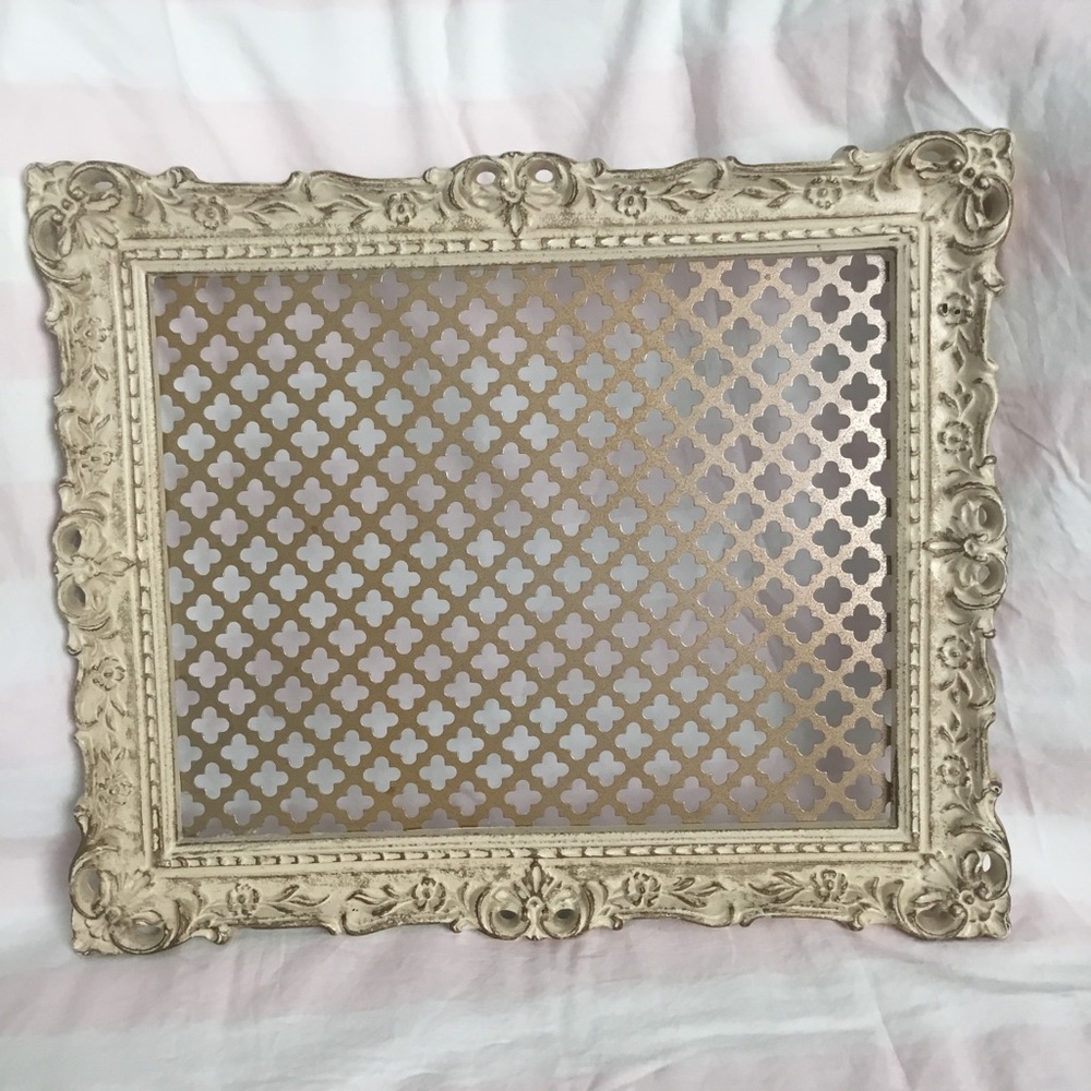 ✨Vintage Victorian Gold Metal Jewelry Holder Plate Decor